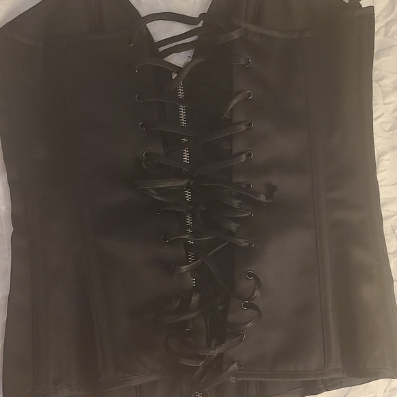 Courset from Frederick's.com - Picture 2 of 5